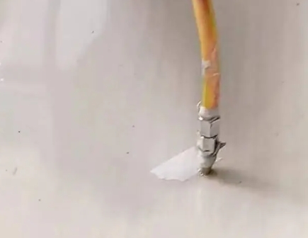长安瓷砖空鼓维修公司专业解答在瓷砖铺贴过程中，如果使用的砂料过粗（如全部使用了粗砂），可能会导致以下问题